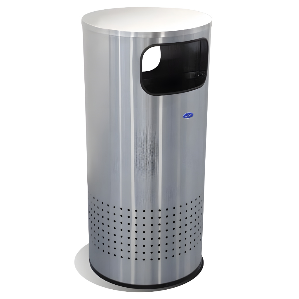 Basurero alto modelo 630311 de 190 litros, bote cilíndrico de acero inoxidable pulido con doble abertura lateral tipo boca de buzón, cuerpo perforado en la parte baja, cinturón interno para sujetar la bolsa y fondo plástico rígido para proteger el piso en interiores.
