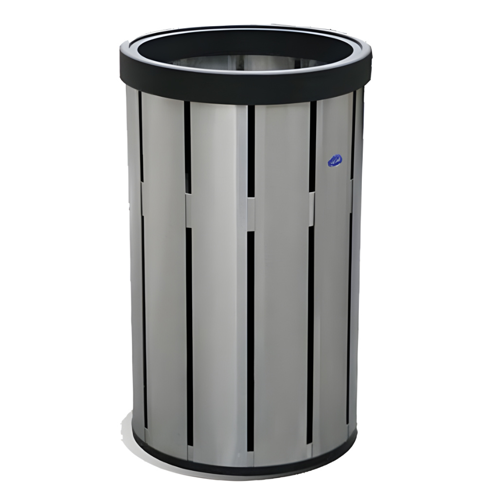 Bote de basura jumbo integrado de 150 litros modelo 635211, contenedor cilíndrico en acero inoxidable pulido con diseño de listones verticales, tapa abierta integrada de plástico negro, cinturón interno para ocultar la bolsa y fondo plástico de alta resistencia para uso en oficinas y espacios públicos.