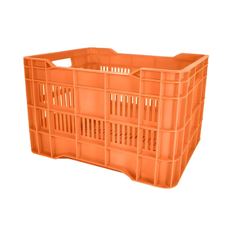 Caja ganadera calada plástica naranja, 60 x 40 x 40 cm aprox., ventilada y apilable, capacidad 35–40 kg para frutas, forraje y productos cárnicos.