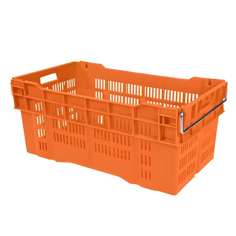Caja plástica enfilable calada industrial color naranja con asa de metal, ventilación, para logística y almacenamiento.