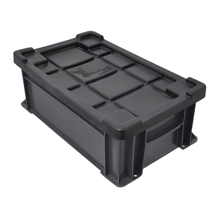 Caja plástica industrial alta número 2 color gris con tapa para uso logístico y almacenaje seguro, polietileno virgen, México.