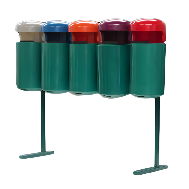 Papelera urbana PA-30 quíntuple con cinco botes plásticos de 30 litros en línea, cada uno con domo de color distinto para identificar diferentes tipos de residuos.