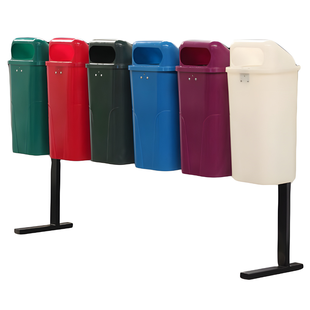 Papelera urbana PA-50 séxtuple con seis botes plásticos de 50 litros en estructura metálica continua, pensada para alto flujo de usuarios.