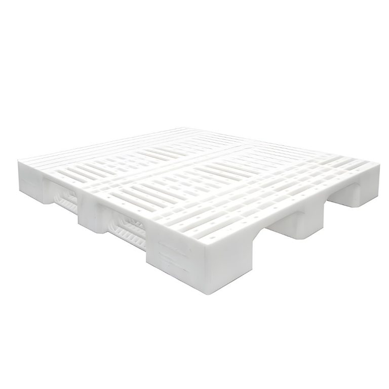 Tarima plástica tipo Europeo blanca 120 x 100 x 14.5 cm, grado alimenticio, 1,300 kg estática y 1,000 kg dinámica.