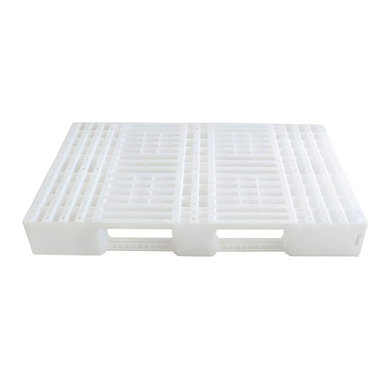 Tarima plástica tipo Europeo blanca 120 x 80 x 14.5 cm, grado alimenticio, 1,200 kg estática y 900 kg dinámica.